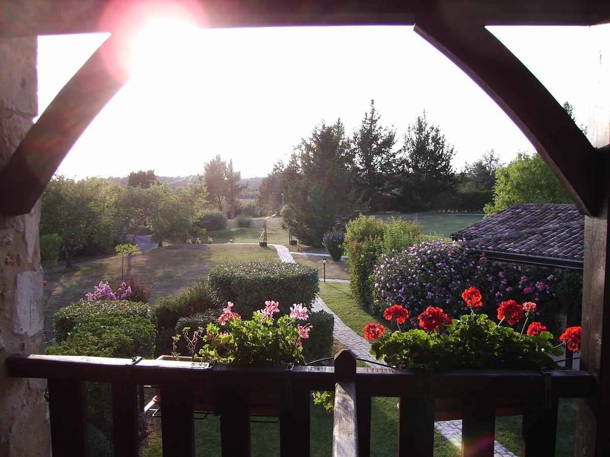 Au Jardin Fleuri Hotel Bosset Luaran gambar