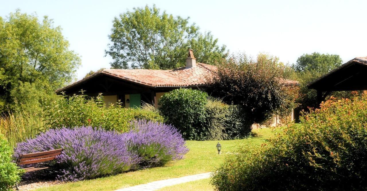 Au Jardin Fleuri Hotel Bosset Luaran gambar